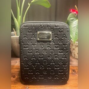 MARC JACOBS - Marc by Marc Jacobs tablet or iPad case.
